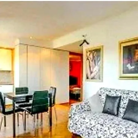 Apartment Hola Rom